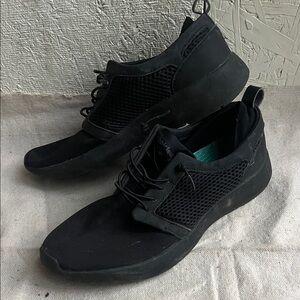 Men's All-Black Mesh Athletic Sneakers